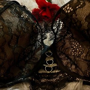 Lane Bryant Cacique Black Lace Bra Plunge w/ padding/lace overlay, Size 44DD